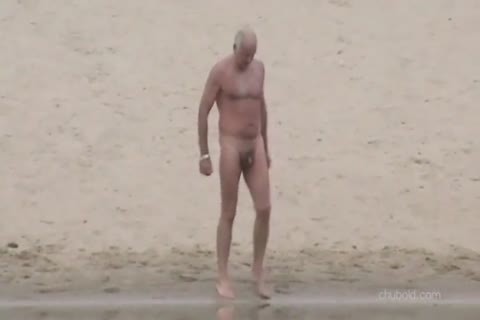 Spy daddy men And Grandpas Swimming bare